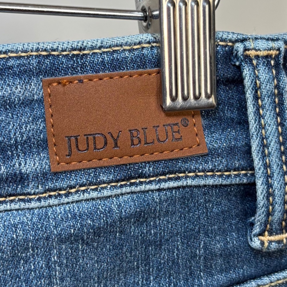 Judy blue distressed denim Shorts - Picture 8 of 16